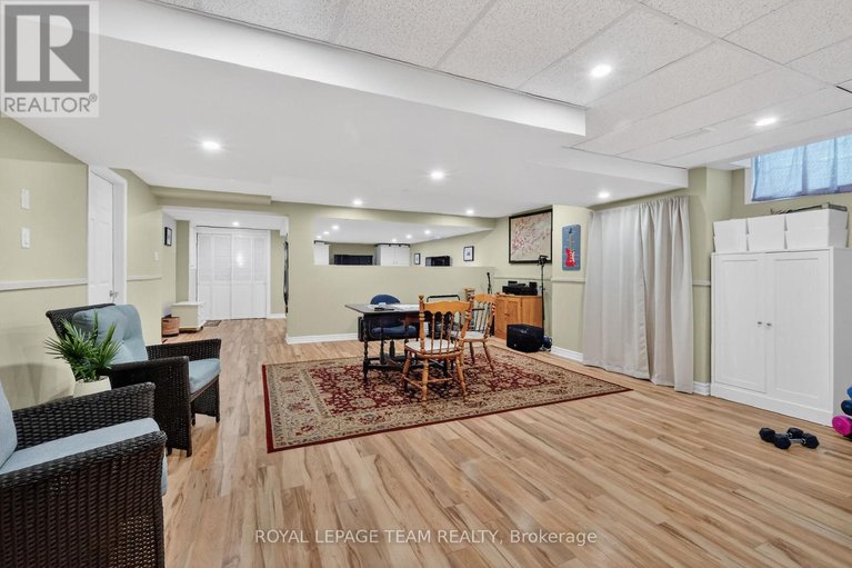 29494254/11-speers-crescent/bridlewood/ottawa/ontario/K2M1W1_38