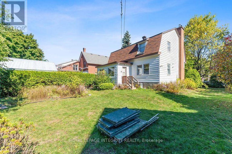 28943384/472-edison-avenue/mckellarhighland/ottawa/ontario/K2A1T9_5