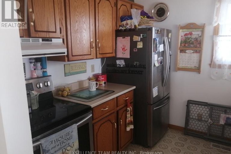 28877485/6803-st-louis-point-road-s/south-glengarry-charlottenburgh-twp/south-glengarry/ontario/K0C2E0_19