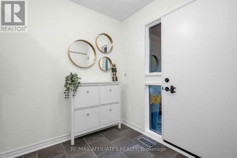 29158864/22-inuvik-crescent/katimavik/ottawa/ontario/K2L1A2_5