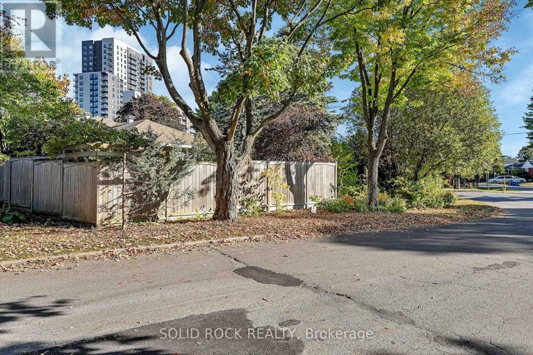 29583771/471-tillbury-avenue/laurentianview/ottawa/ontario/K2A0Y6_4