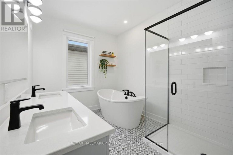 29379151/296-cornice-street/mer-bleuebradley-estatesanderson-park/ottawa/ontario/K1W0R4_12