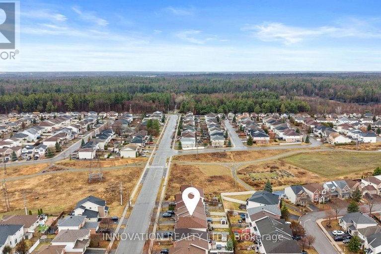 29615083/1287-klondike-road/morgans-grantsouth-march/ottawa/ontario/K2W1E2_39