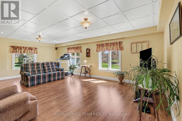 29659900/2370-county-18-road/kemptville/north-grenville/ontario/K0G1J0_24