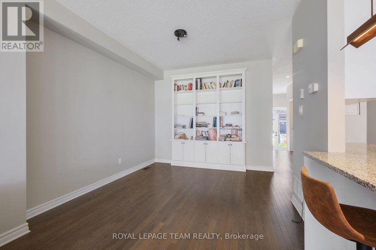 28884791/273-shinleaf-crescent/mer-bleuebradley-estatesanderson-park/ottawa/ontario/K1W0J2_21