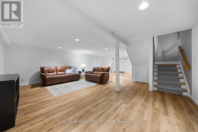 29548999/33-okanagan-drive/bruce-farmgraham-parkqualicumbellands/ottawa/ontario/K2H7E9_36