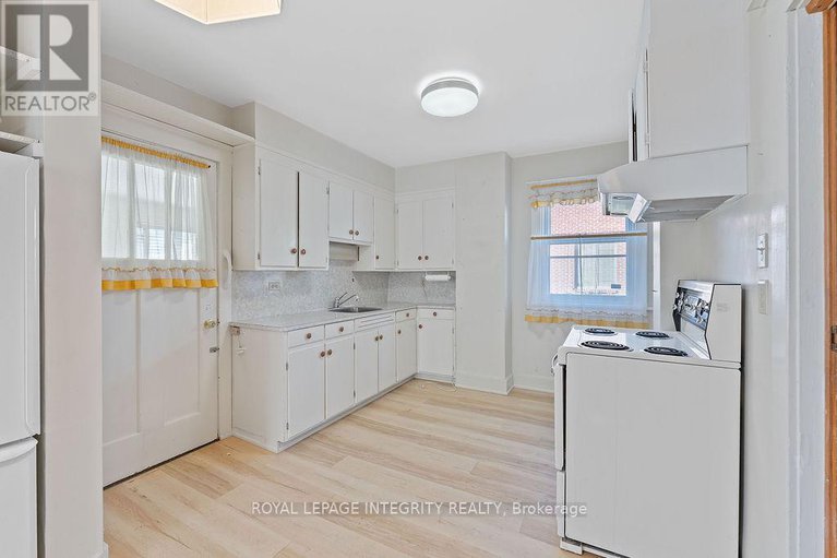28943384/472-edison-avenue/mckellarhighland/ottawa/ontario/K2A1T9_16
