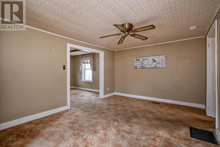 28498244/11-merrick-street/smiths-falls/smiths-falls/ontario/K7A4R2_16