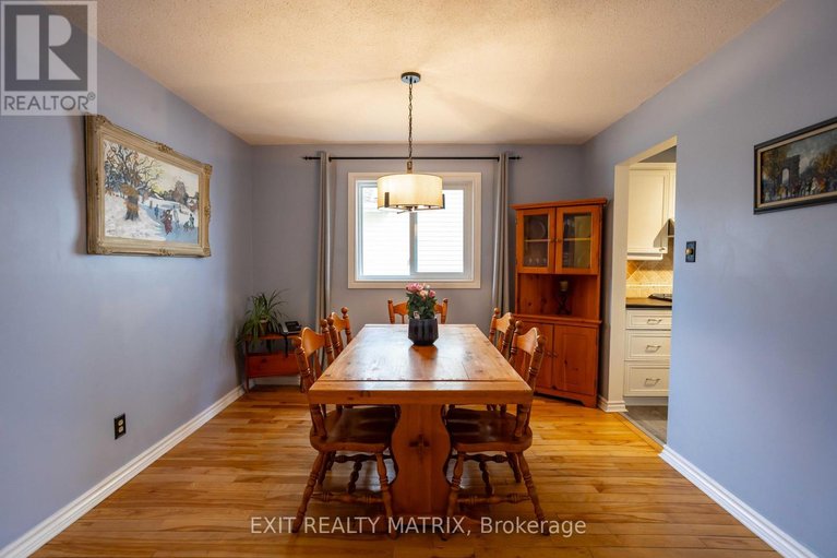 29636686/555-apollo-way/fallingbrookpineridge/ottawa/ontario/K4A1V1_7