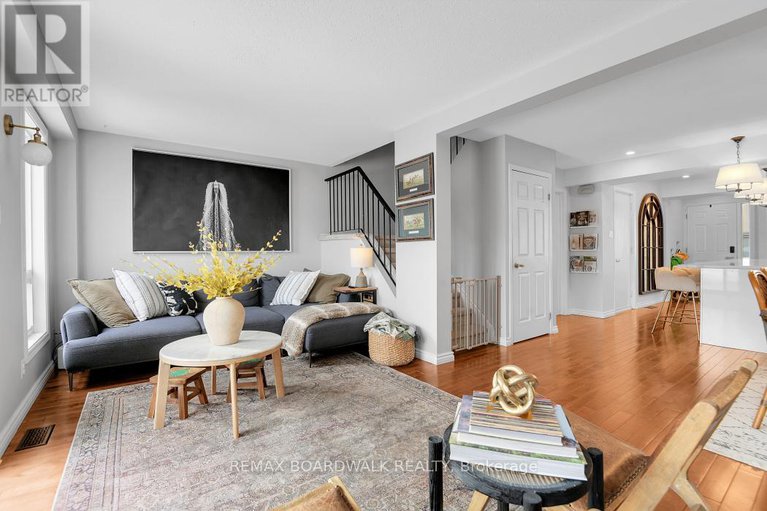 29327134/3-104-cheltenham-private/hunt-club-woods/ottawa/ontario/K1V0L6_19