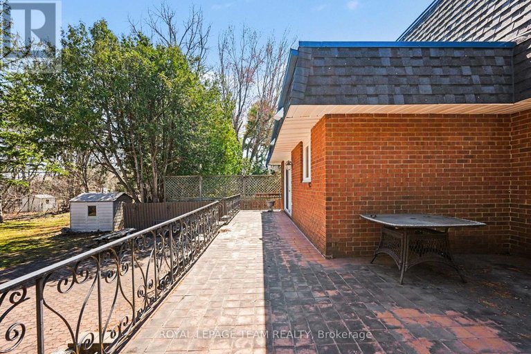 29662789/429-ancaster-avenue-e/woodroffe/ottawa/ontario/K2B5B6_17