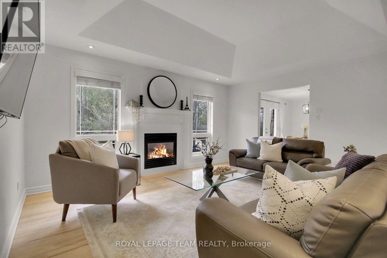 28297086/5719-stuewe-drive/manotick-east-to-manotick-station/ottawa/ontario/K4M1L2_17
