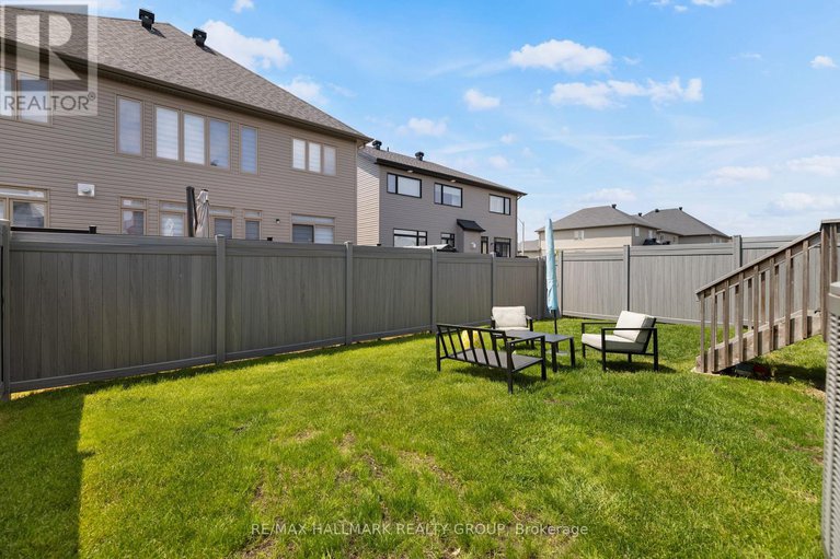 28477772/258-fountainhead-drive/mer-bleuebradley-estatesanderson-park/ottawa/ontario/K1W0H4_32