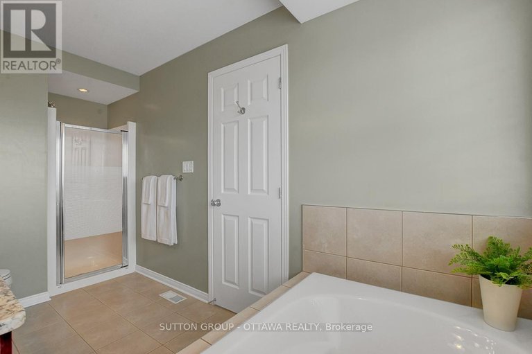 29525855/124-cedardown-private/stonebridge/ottawa/ontario/K2J0W2_31