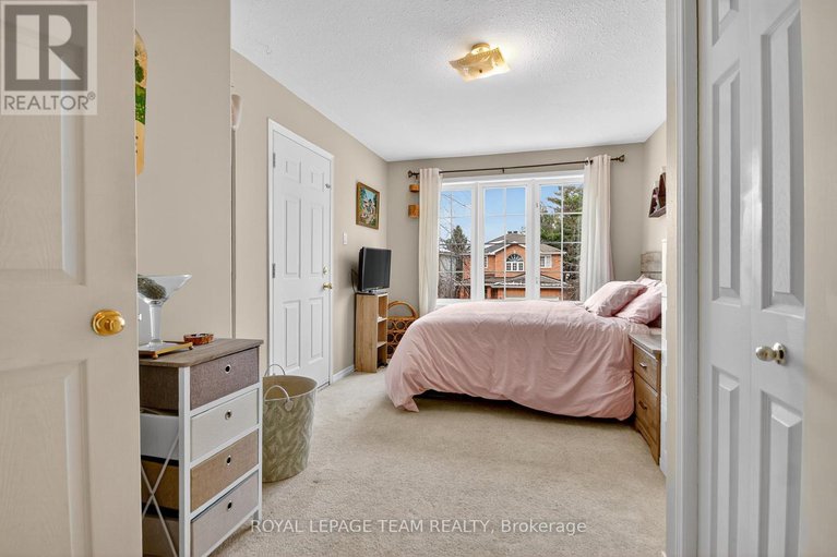 29115159/7-newcastle-avenue/morgans-grantsouth-march/ottawa/ontario/K2K2R2_26