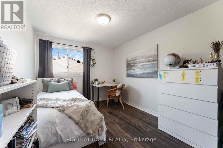 28737074/1-berkshire-way/pheasant-run/ottawa/ontario/K2J2B1_28