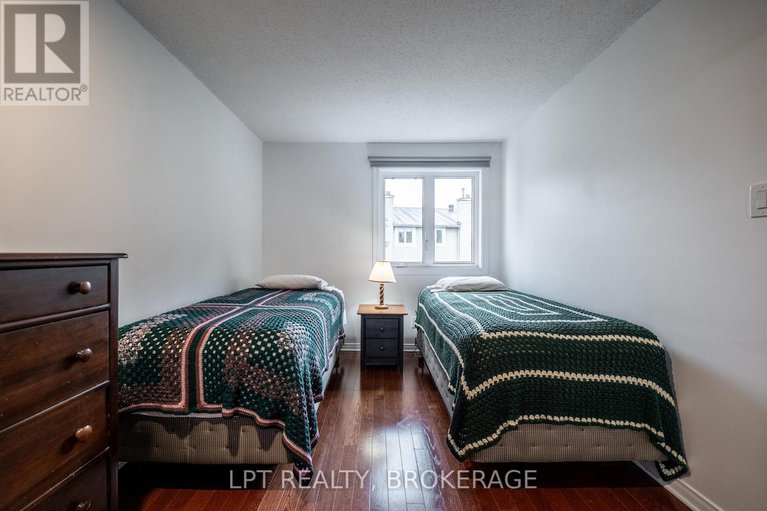 28910041/491-valade-crescent/fallingbrookpineridge/ottawa/ontario/K4A2W6_38