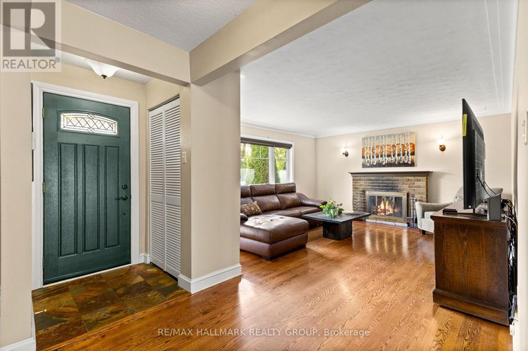 29013157/18-kerry-crescent/city-viewskylinefisher-heightsparkwood-hills/ottawa/ontario/K2E5V6_3