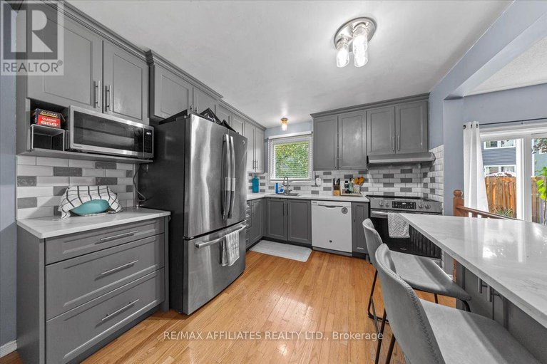 28458196/300-sylvie-terrace/bilberry-creekqueenswood-heights/ottawa/ontario/K1E3M2_13