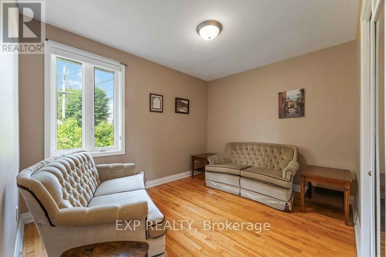 28608756/6-lyall-street/city-viewskylinefisher-heightsparkwood-hills/ottawa/ontario/K2E5G6_16