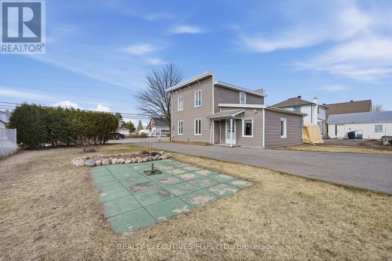 29596736/3721-champlain-street/clarencerockland-twp/clarence-rockland/ontario/K0A1E0_29