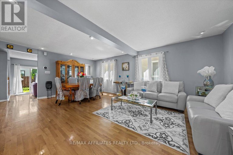 28458196/300-sylvie-terrace/bilberry-creekqueenswood-heights/ottawa/ontario/K1E3M2_8