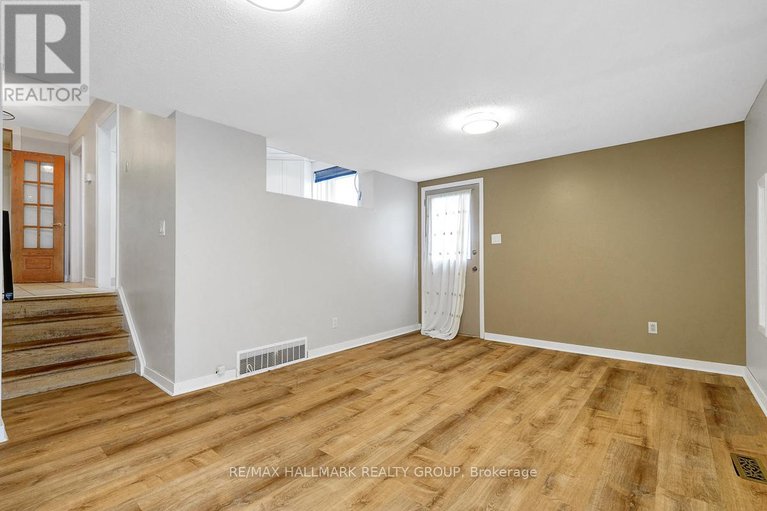 28499292/2149-hubbard-crescent/beacon-hill-north/ottawa/ontario/K1J6L3_24
