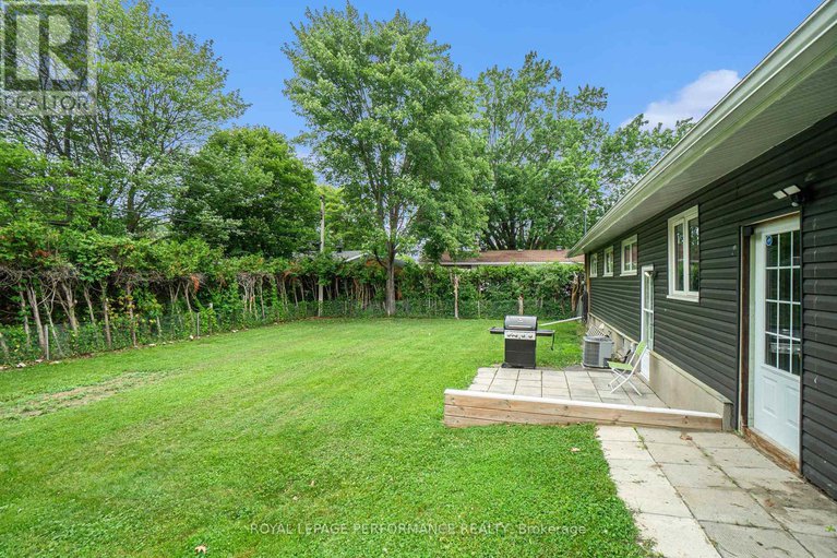 28532553/8-newgale-street/crystal-beach/ottawa/ontario/K2H5R3_22