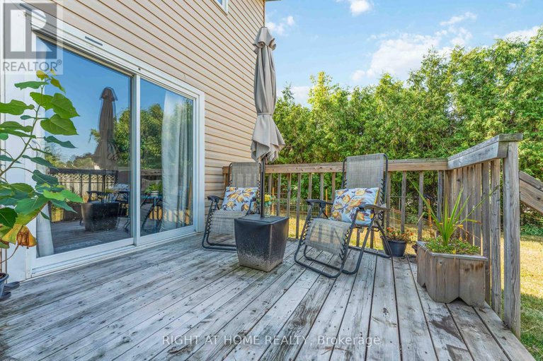 28737074/1-berkshire-way/pheasant-run/ottawa/ontario/K2J2B1_36