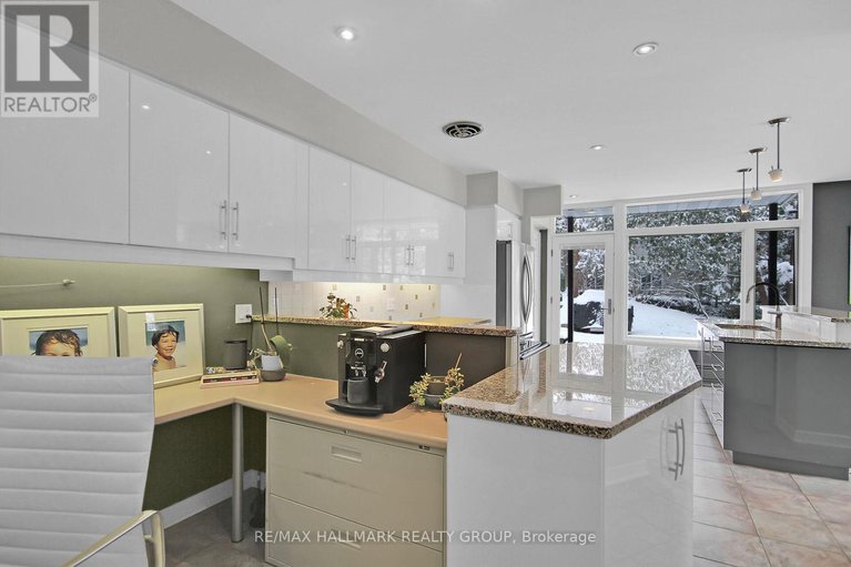 28150348/10-qualicum-street/bruce-farmgraham-parkqualicumbellands/ottawa/ontario/K2H7G8_5