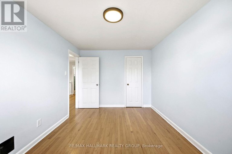 29595402/1763-baseline-road/bel-air-heights/ottawa/ontario/K2C0C1_24