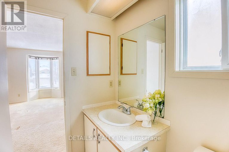 27963218/419-viewmount-drive/borden-farmstewart-farmcarleton-heightsparkwood-hills/ottawa/ontario/K2E7P1_15