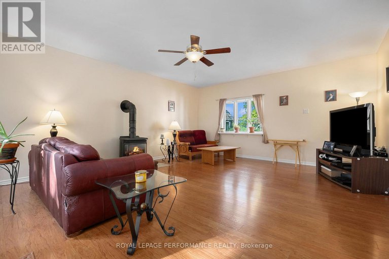 28244627/3383-champlain-street/clarencerockland-twp/clarence-rockland/ontario/K0A1E0_23