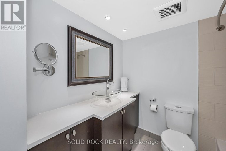 28469437/302-939-north-river-road/overbrook/ottawa/ontario/K1K3V2_17