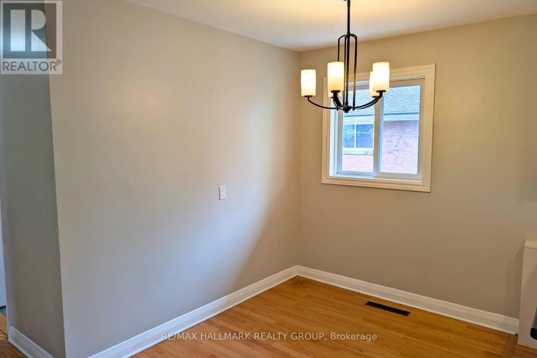 28431922/208-210-renouf-avenue/overbrook/ottawa/ontario/K1K3T1_11