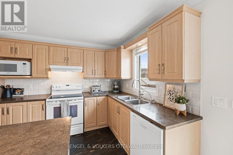 29579169/203-belfort-street/embrun/russell/ontario/K0A1W0_12