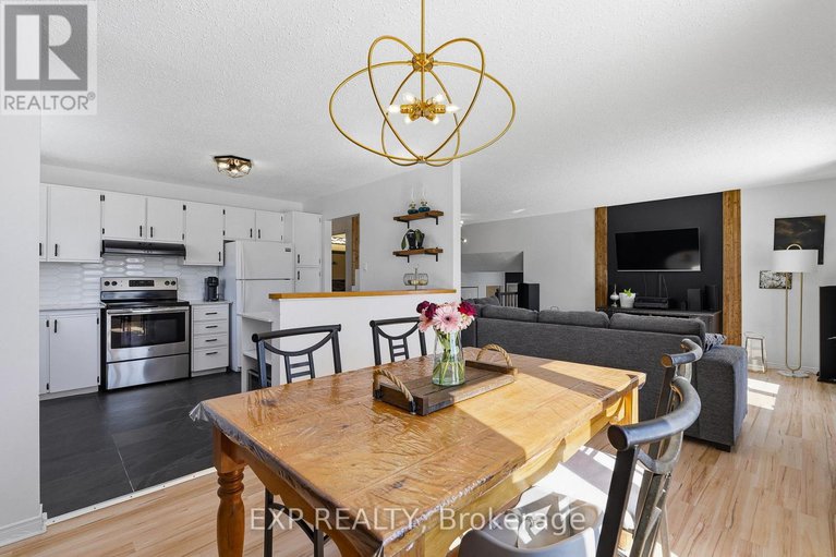 29432608/584-holmes-street/winchester/north-dundas/ontario/K0C2K0_8