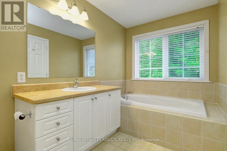 28577158/310-silbrass-private/stonebridge/ottawa/ontario/K2J5M5_28