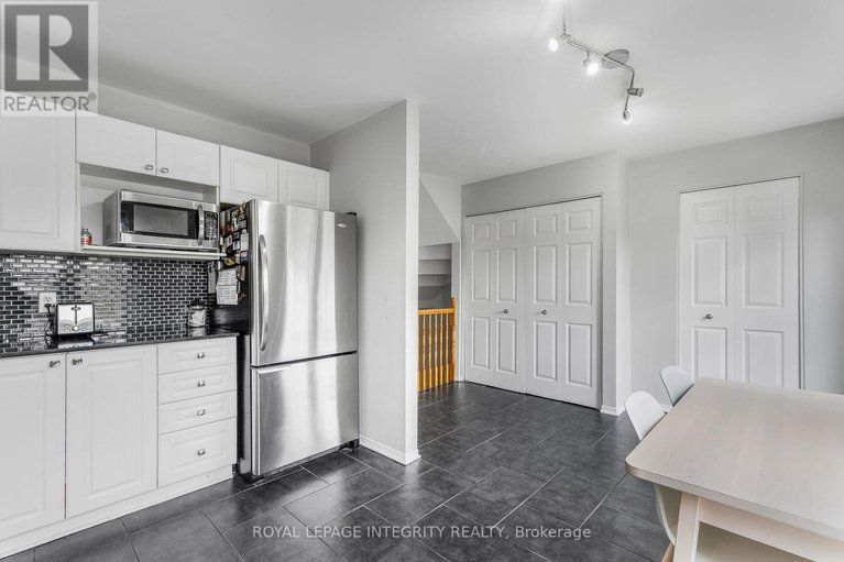 28812430/111-arcola-private/overbrookcastle-heights/ottawa/ontario/K1K4W9_9