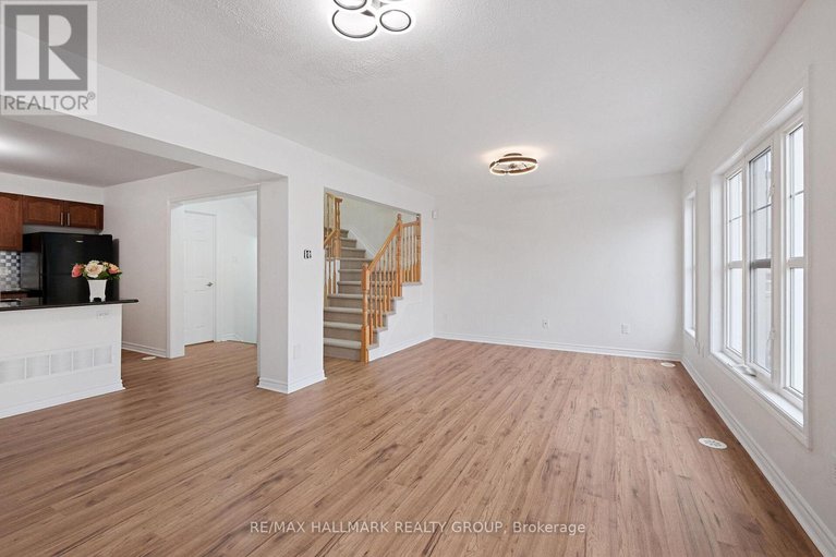 28631340/2325-blue-aster-street/half-moon-bay/ottawa/ontario/K2J0X5_15