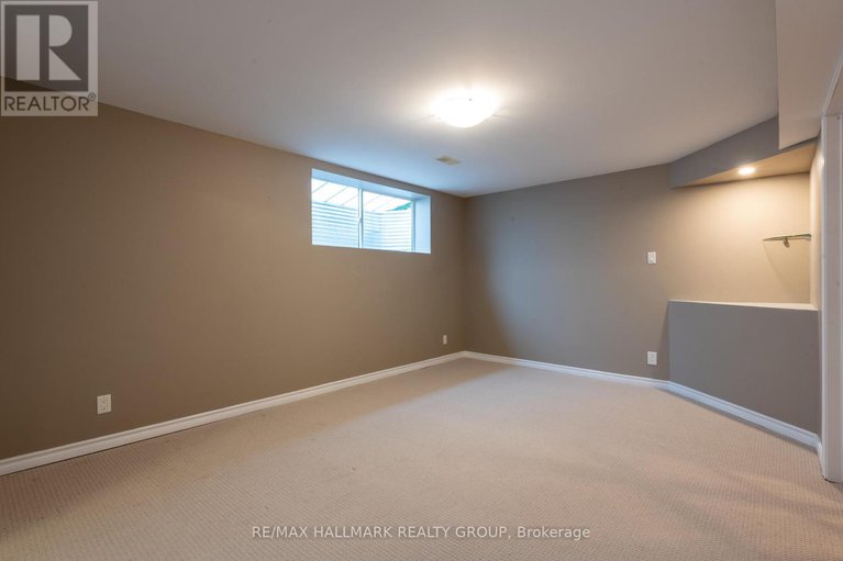 28706824/217-fountainhead-drive/mer-bleuebradley-estatesanderson-park/ottawa/ontario/K1W0C2_31