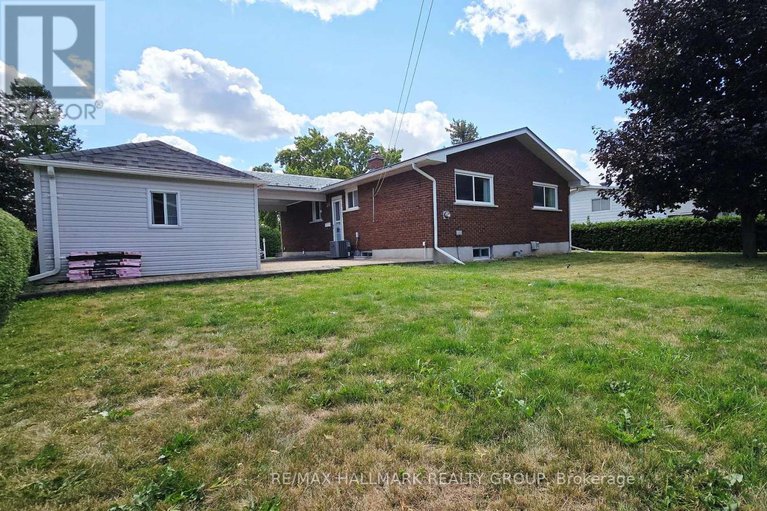 28842722/38-hadley-circle/bells-corners/ottawa/ontario/K2H6N9_4