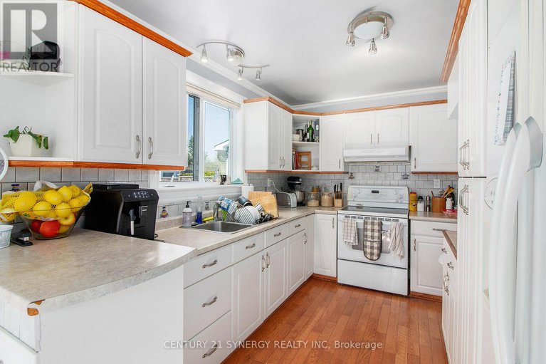 28332843/453-pleasant-park-road/alta-vistafaircrest-heights/ottawa/ontario/K1H5M9_11