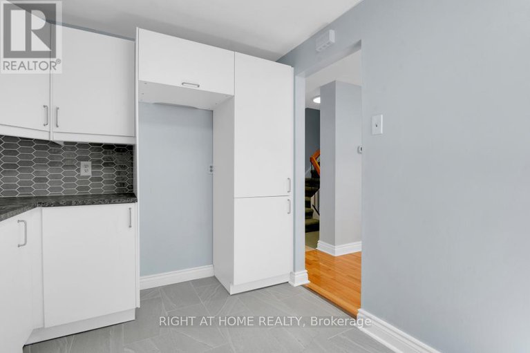 28616090/92-1913-stonehenge-crescent-s/pineview/ottawa/ontario/K1B4N7_16