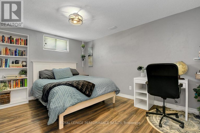 28805867/124-des-pins-street/village-of-russell/russell/ontario/K4R1C5_32