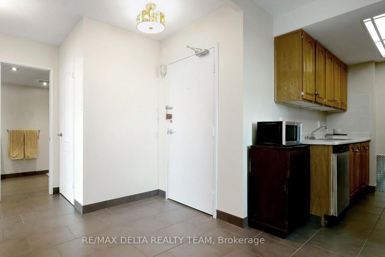 29672097/1001-555-brittany-drive/viscount-alexander-park/ottawa/ontario/K1K4C5_4