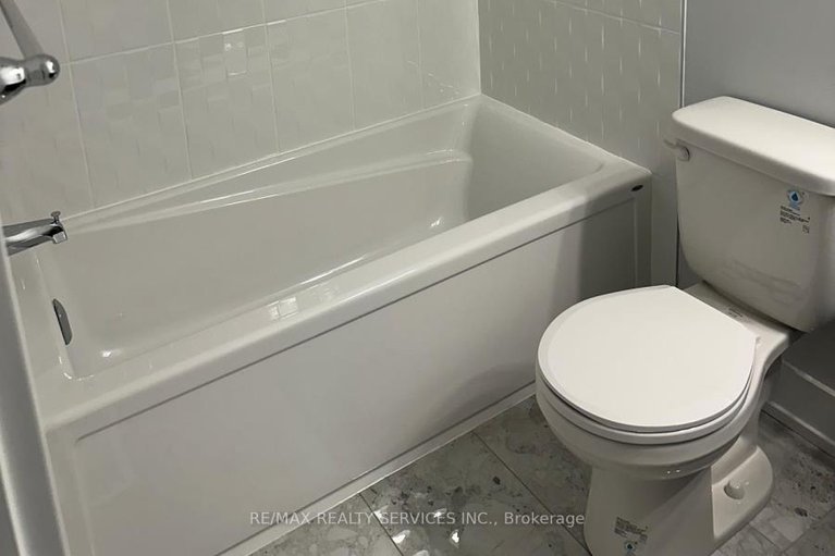 28330576/724-rouncey-road/emerald-meadowstrailwest/ottawa/ontario/K2S1B6_9