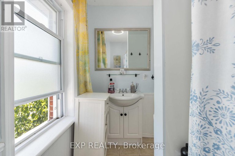 28789628/105-division-street-n/mcnabbraeside-twps/mcnabbraeside/ontario/K7S3B9_18