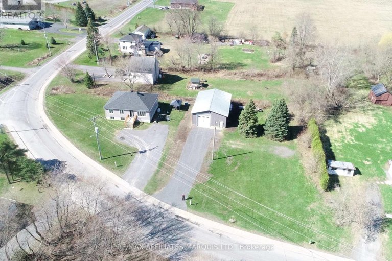 29444541/6769-st-polycarp-street/moose-creek/north-stormont/ontario/K0C1W0_4