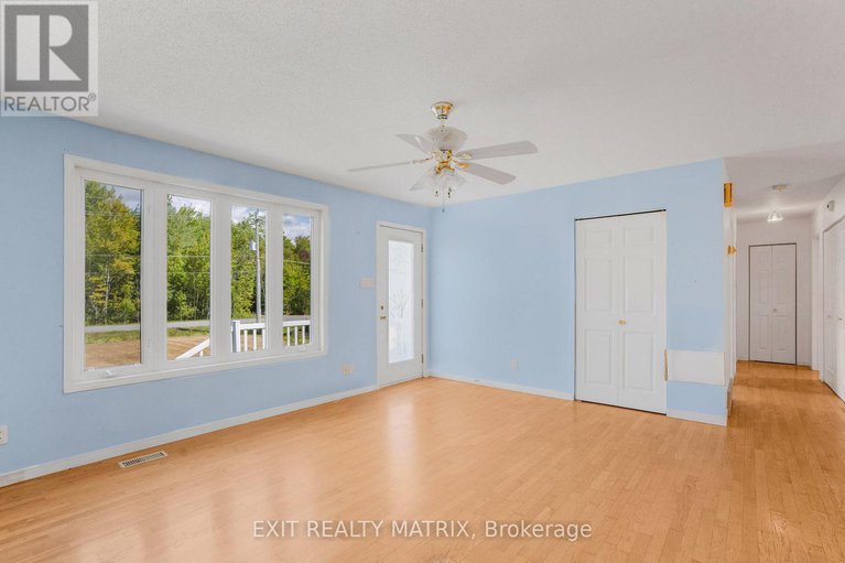 28785994/3704-pattee-road-e/champlain-twp/champlain/ontario/K6A2R2_5